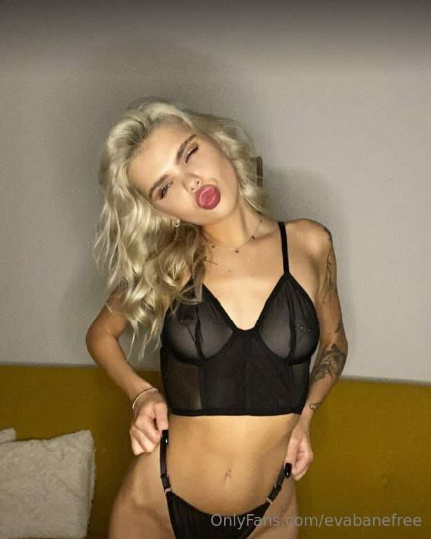 Text this hot blonde right now @baylin_grey 🍭She's online an..