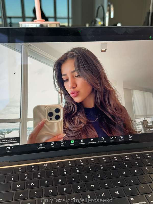 Sending kisses your way… hope you catch them😘💋