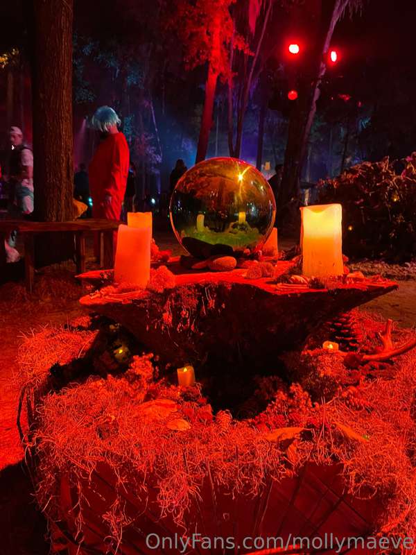 Happy Halloween!!! I just got back from the Hulaween Festiva.. 7