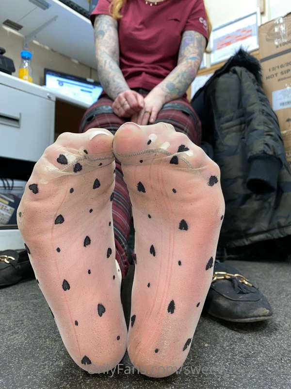 How do you think they smell like after all day at work? 😏🔥 10