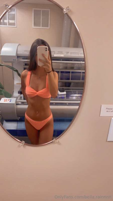 getting a little tan on today🧡who wants to see what’s undern..