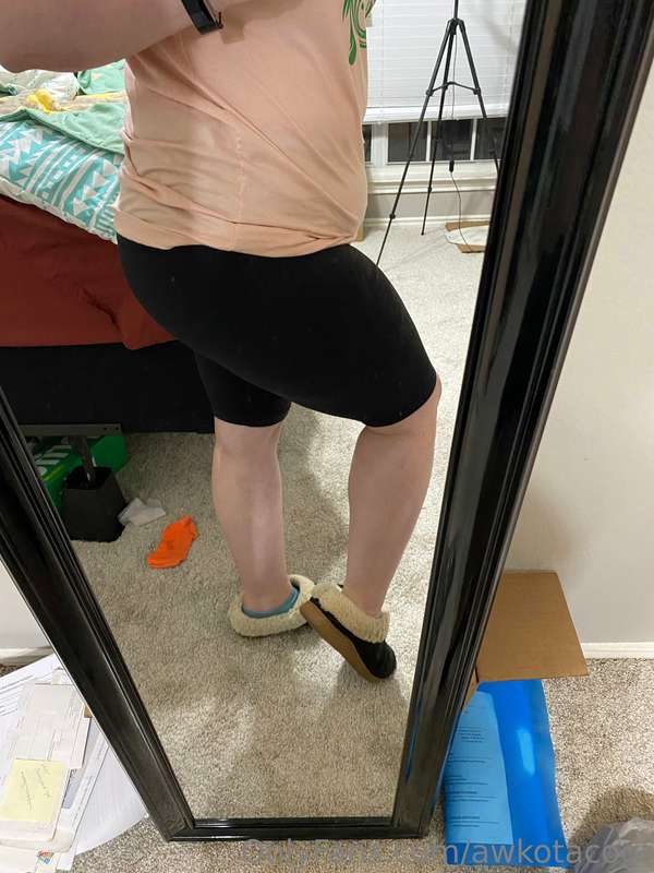 Got some new yoga pants and I love them 😍