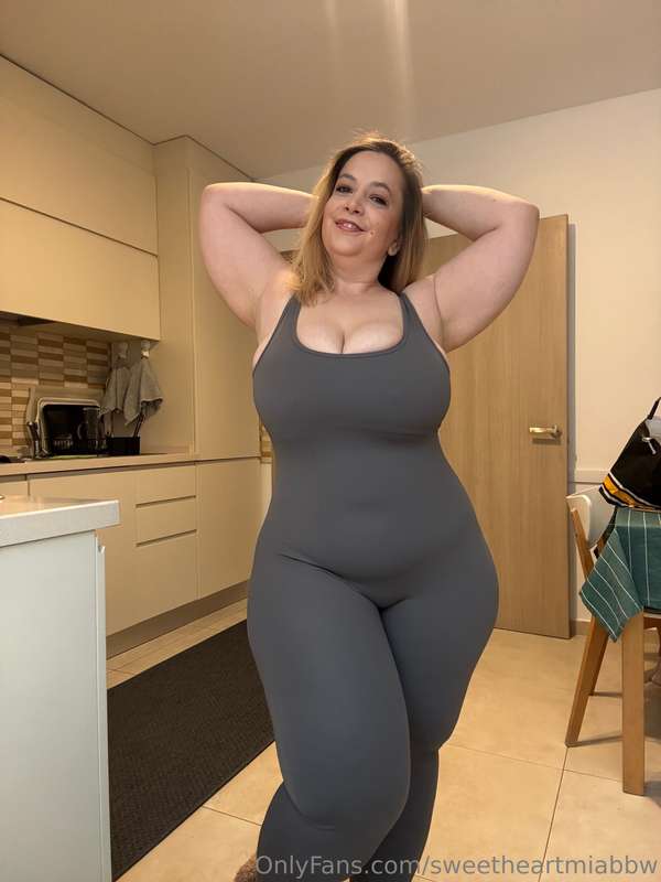 New outfit ! How hot is this jumpsuit ? 😁😁 3