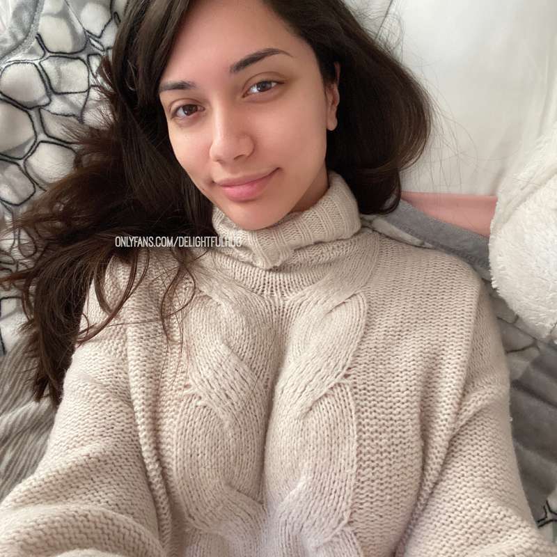 Good morning...start your day off right by rubbing my pussy ..
