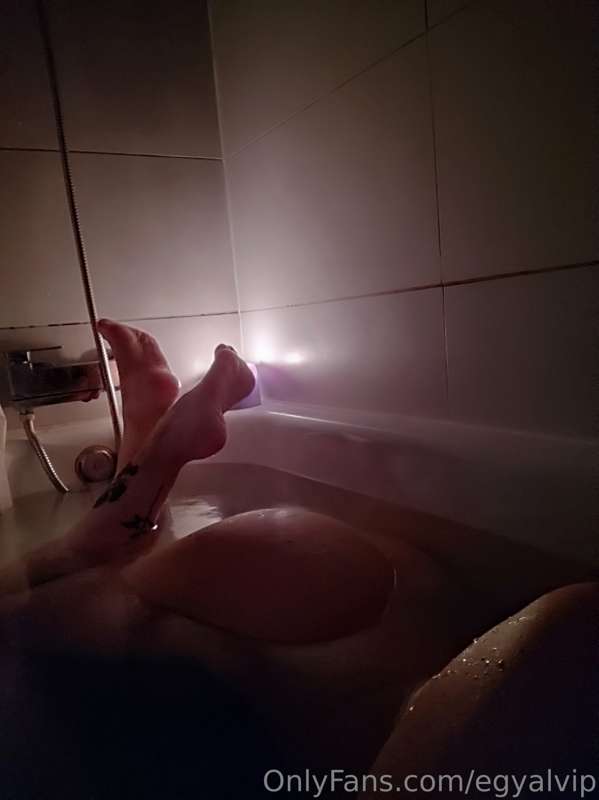 ***DIALY CONTENT*** 🌱💓
With my new pedi 4