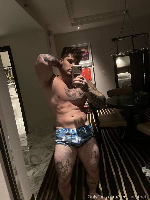 Here’s a lil drop getting ready to go work out ☺️🔥 1