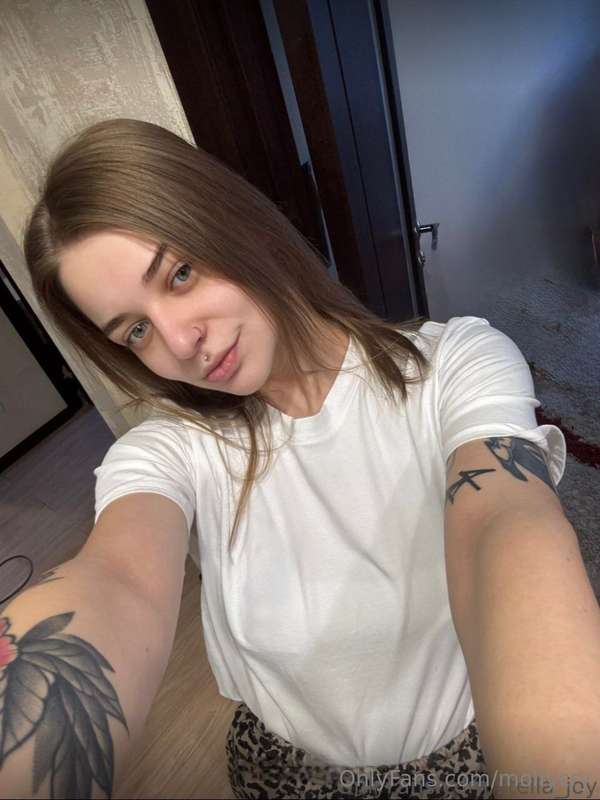 Horny babe 👱🏼‍♀️ @stella_joy just turned her page FREE 💛@ste..