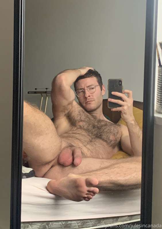 Would love to get serviced. Lick my cock up and down to get .. 1