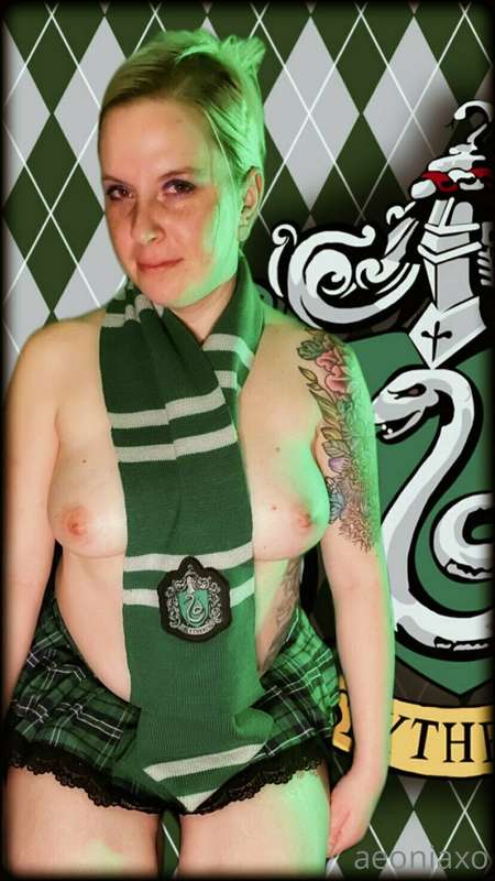 Today is the fictional birthday of Harry Potter… so to celeb.. 3