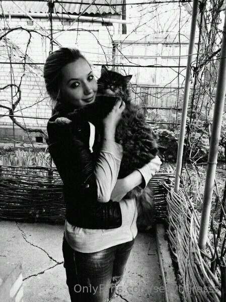 I can’t say that I love all pets, but I just adore cats, and..