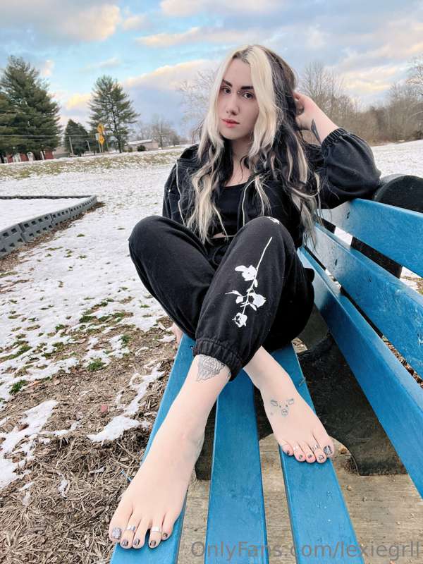 Maybe you could warm my feet up somehow 😈 1