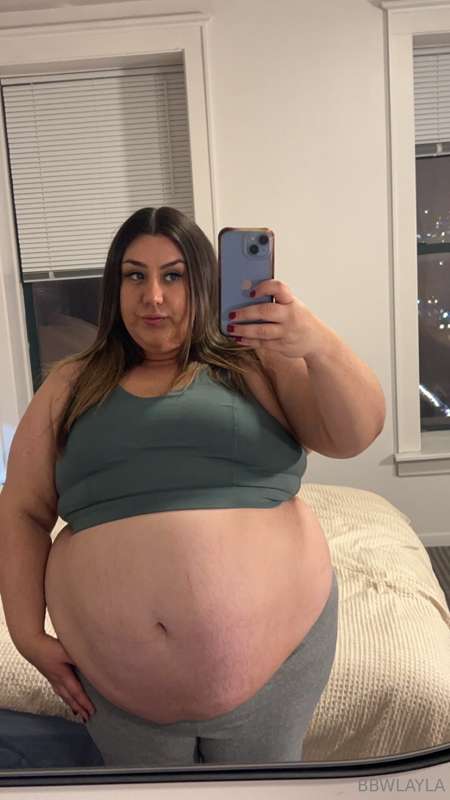 My belly right now after chugging a huge blender f of weight.. 1
