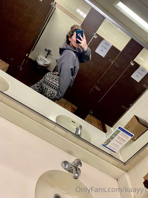 rate my ass on a scale of 1-10.. DO NOT take it easy on me 🙉..