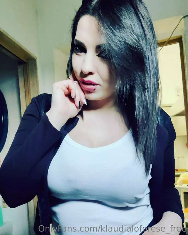 Arriva quest'ora e mi scaldo 💦💦💦  E insieme a me, voglio voi..