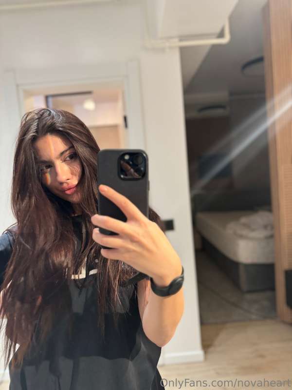 ✨ Mirror, mirror, but let’s be honest, you’d rather see me w..