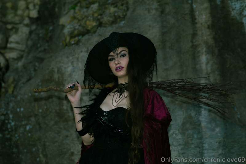 Witchy Woman 
See how high she flies 🧙‍♀️🧹🧹 3