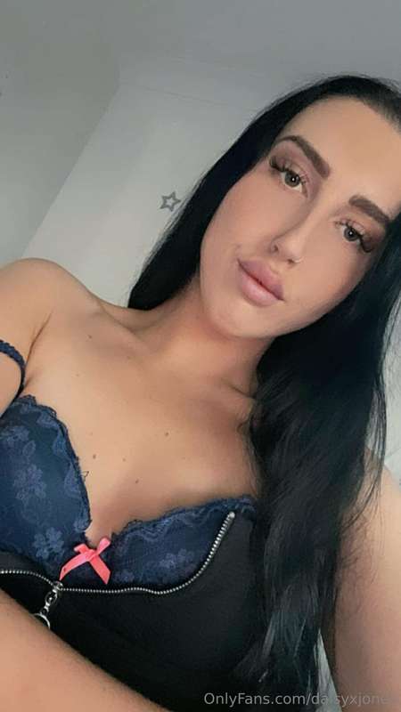 Go follow my 🌶️ friend @missmartina she has a discount runni.. 4
