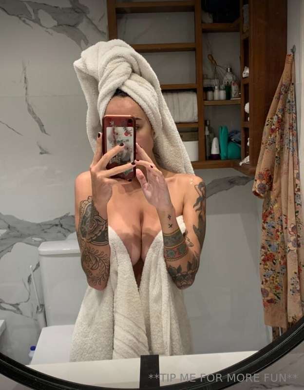 Hot and horny 🤩Sub now ⬇️⬇️💦onlyfans.com/ariana.romero/tr… 1