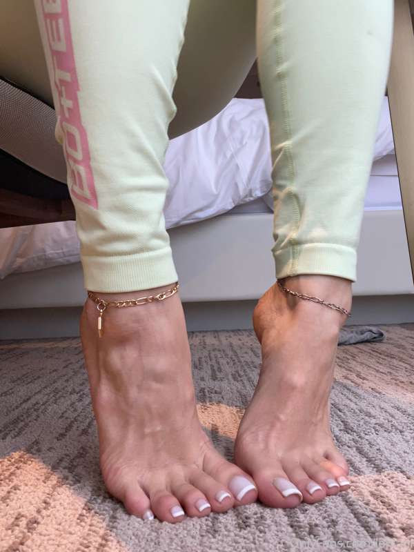 Just photo dumping. Then dms 😘