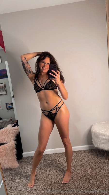 Watch me strip out of this lingerie 🤤