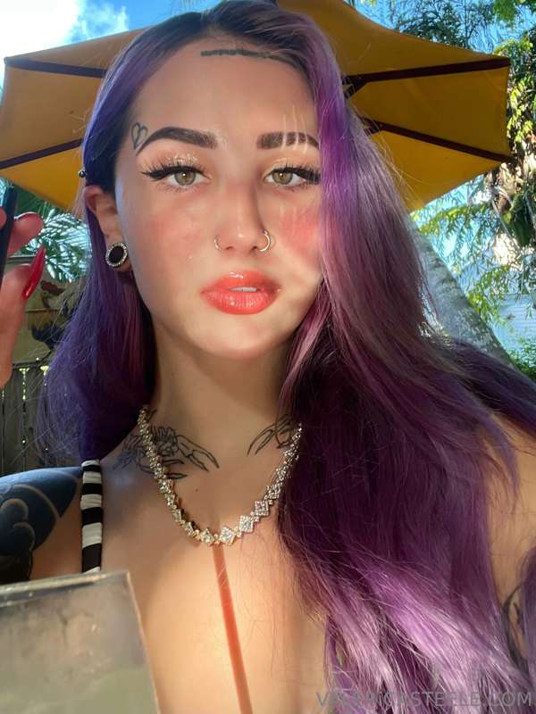 some ‘22 vacay selfies i never posted i think cuz of my sunb.. 2