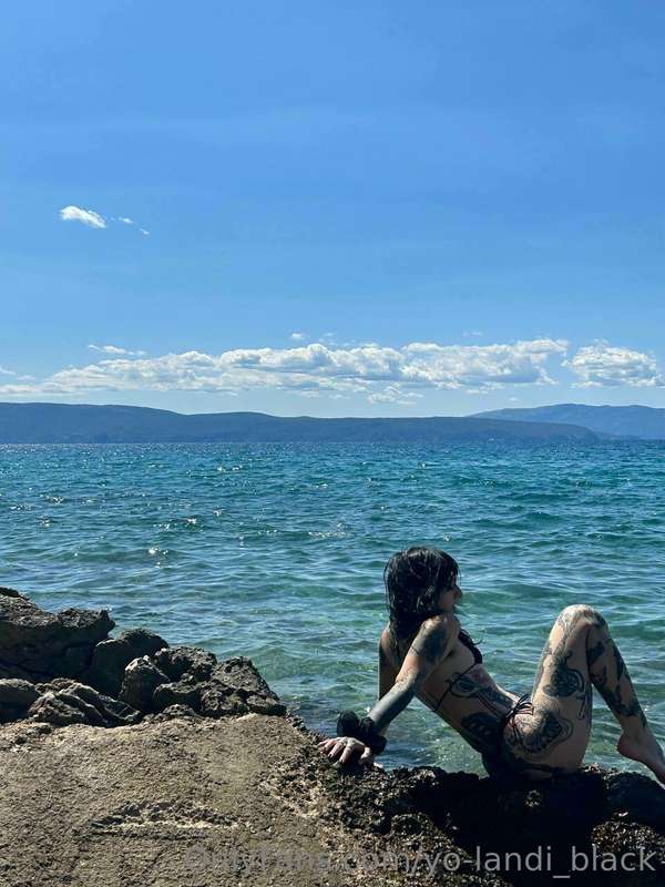 How do you spend your summer?🖤