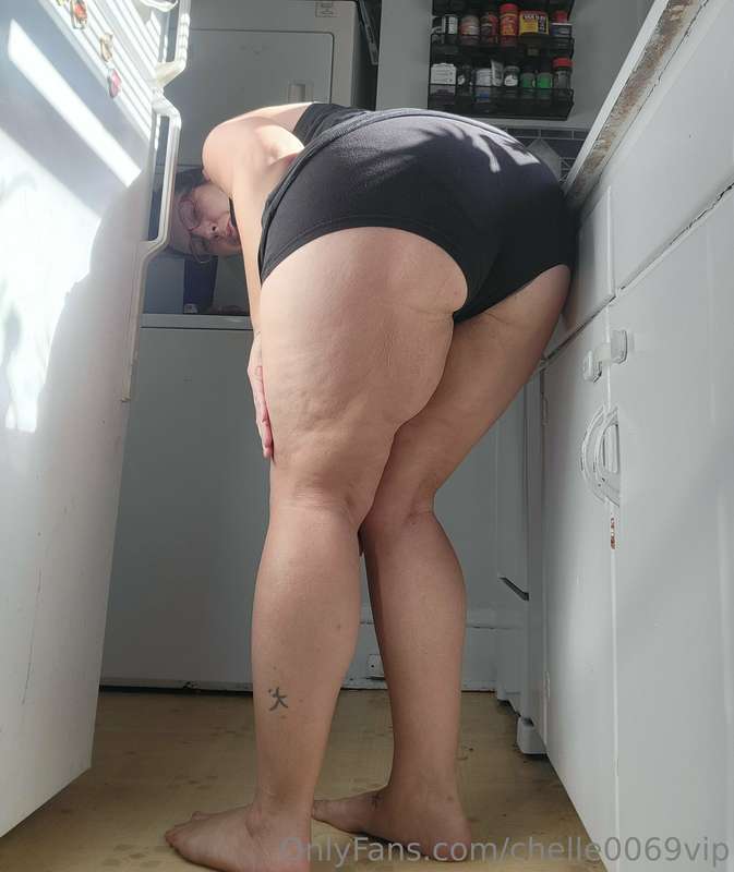 My booty in short shorts 😈 Swipe to the end for the best one.. 5