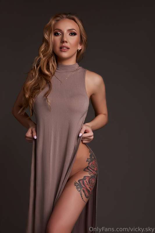 Are you ready to take this dress off me? 🤤 2