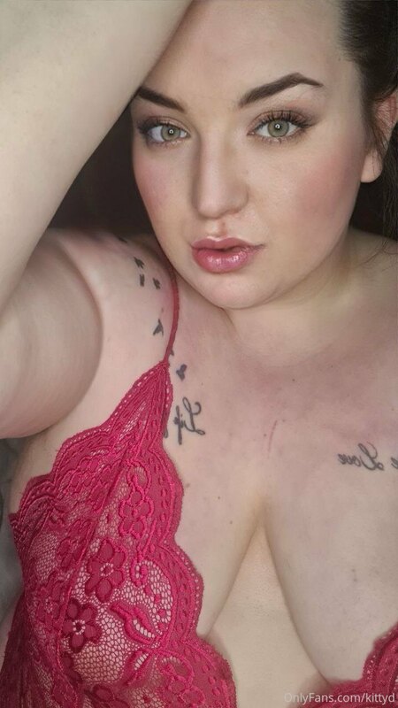 follow this filthy slut @bbwhannahxo she loves cock & pleasi.. 1