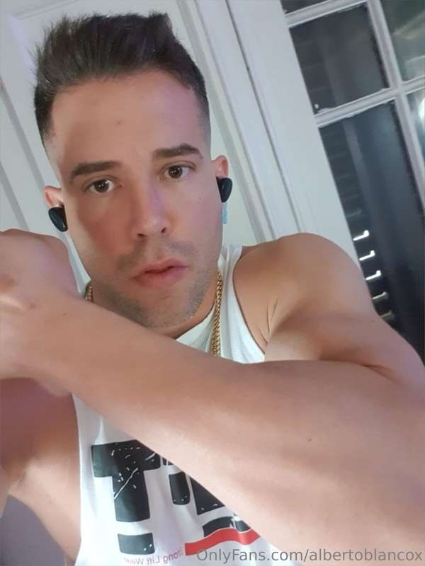 Entrenando duro para follar más fuerte 😜💪🏻

Training hard to..