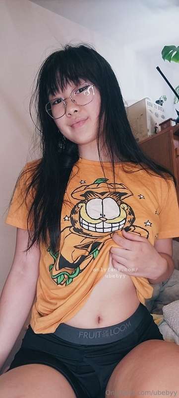 I hope everyone is having a nice weekend! 🤍🧡 1