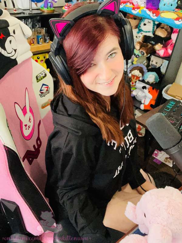 Haii Daddy, comfy Monday? 
Come join me for some games and c..
