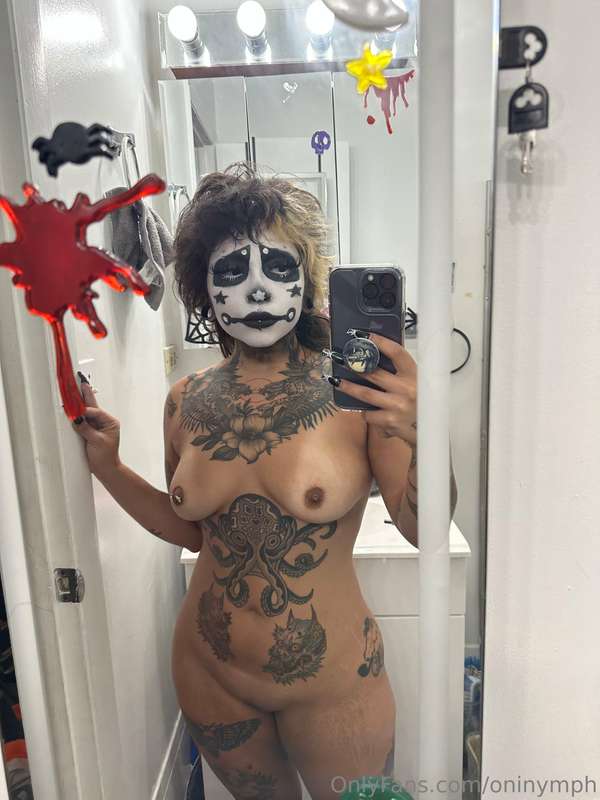 Wanna see me get fucked as a clown? 10