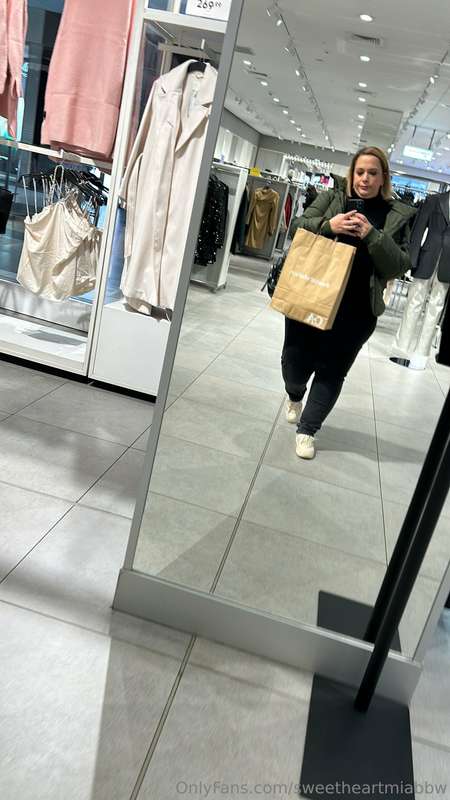 Come shopping with me hahaha ! Wanna guess what i bought ? 2