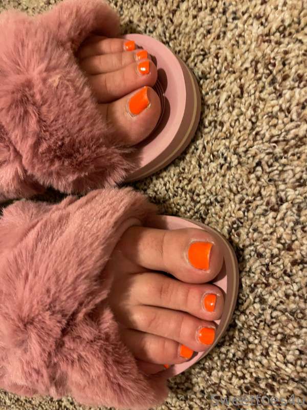 Some lovely follower of mine got me new slippers. My old one.. 1