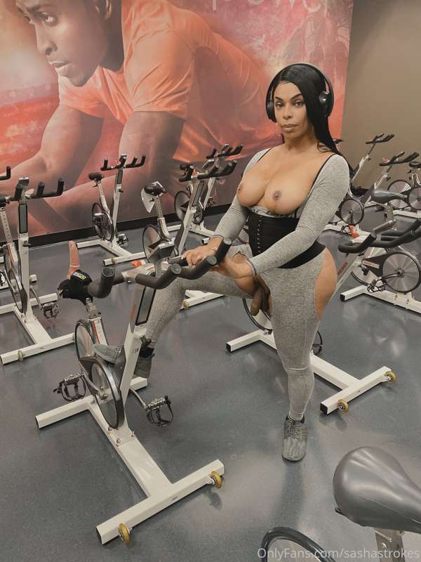 Photo shoot from newest workout Wednesday! 🔥🔥 14