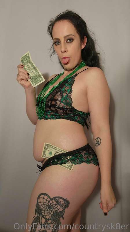 Bandz make her dance (; tip me on this post. And I'll send u..
