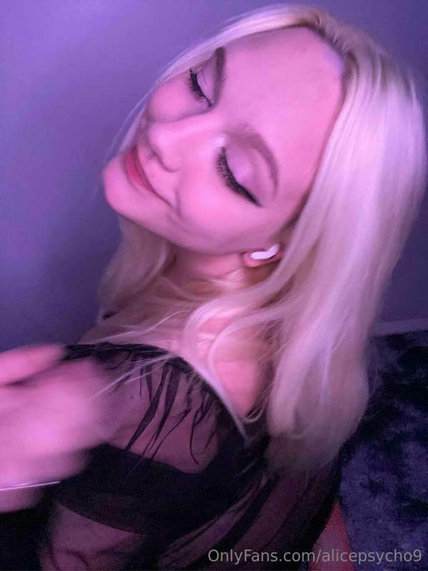 Do you think I’m pretty?😈