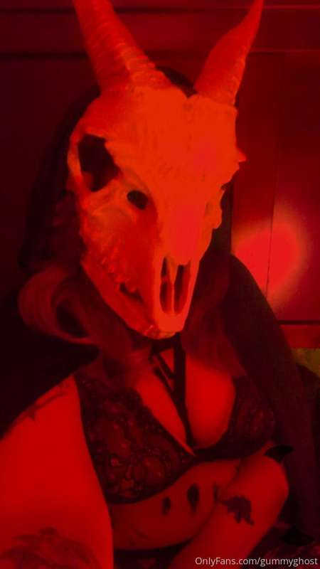 Join my gummy cult 💋 35