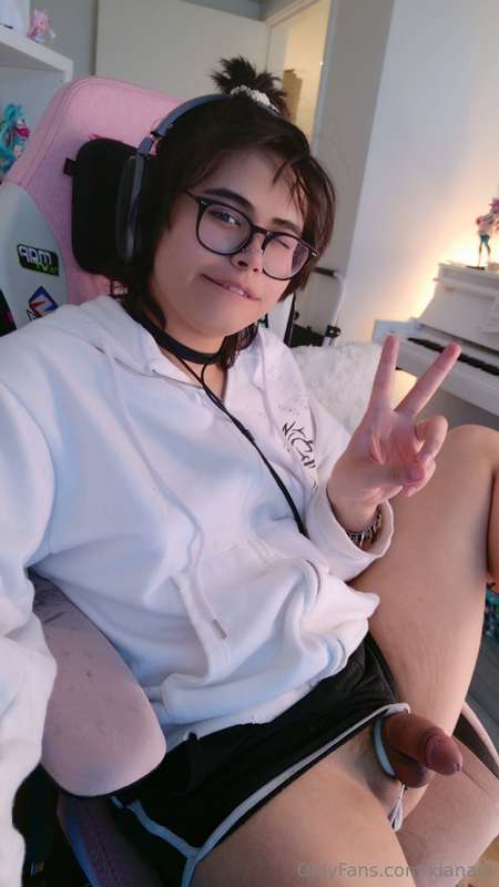 does anyone wanna sit in a discord call and talk about our l.. 23