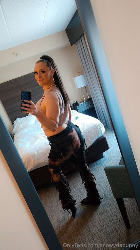Hit my inbox for b/g content 😈& whats up yall 👑👑 3