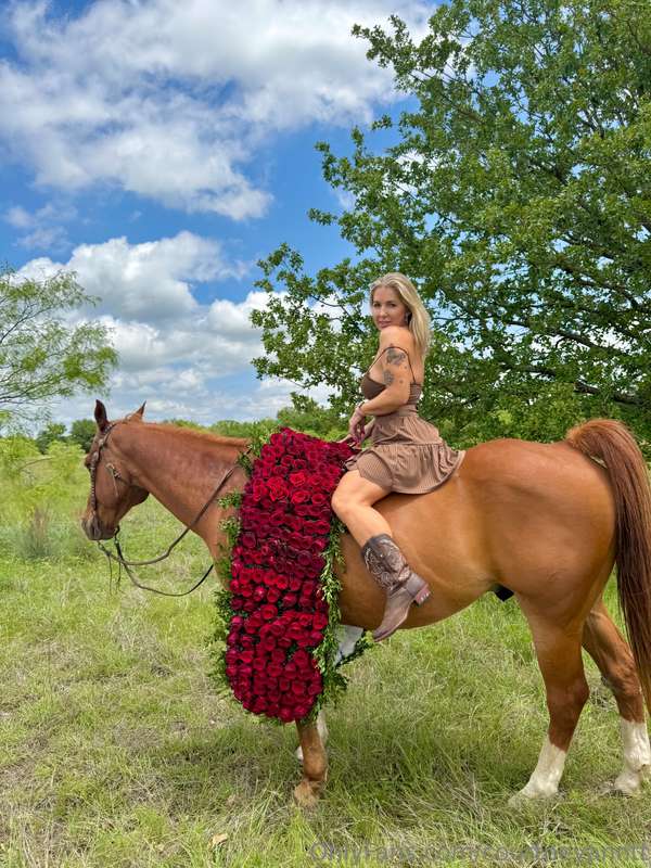 Cowboys by Sunday 💙 cowgirl by the afternoon 🤠