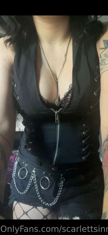Buy any of my content TODAY and get a free nude or two in yo..