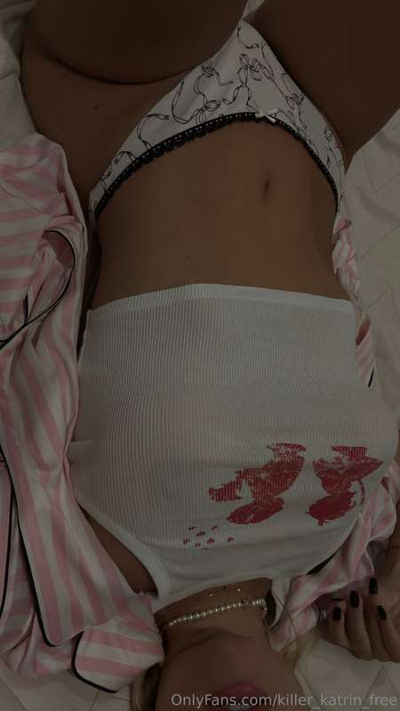 Do you like home photos? 🤫 Mm.. It's like you're spying on m.. 2