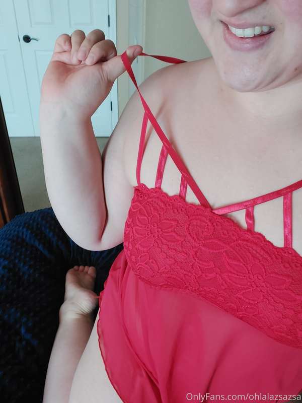 Cute red lingerie. Lemme show you my butt
