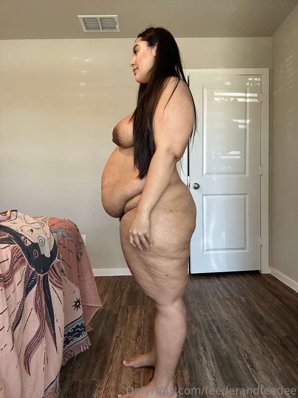 **Mom bod 3 months postpartum** *swipe* for ***nudes***! I t.. 11
