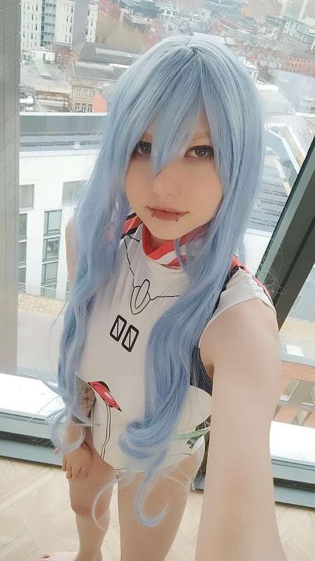 my face or my squishy anime thighs? 

p.s. if you're new her.. 4