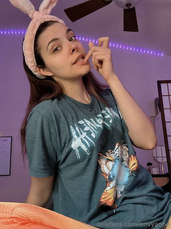 can we please PLEASE just get cozy and watching anime tonigh.. 3