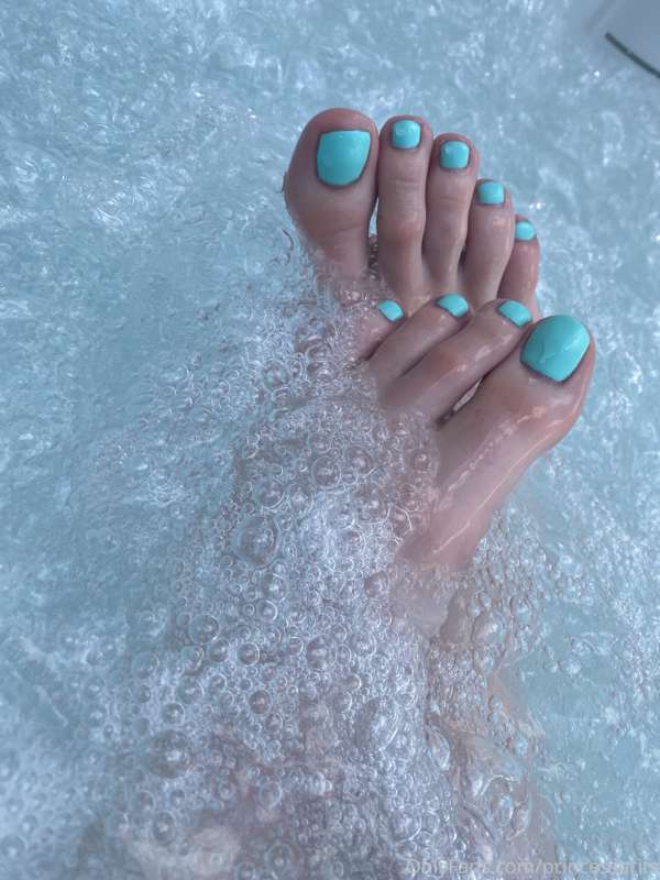 Soaking my feet 
Do you want me to jerk your dick with them .. 2