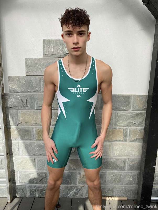 leave a like if you want more content with this outfit😏
